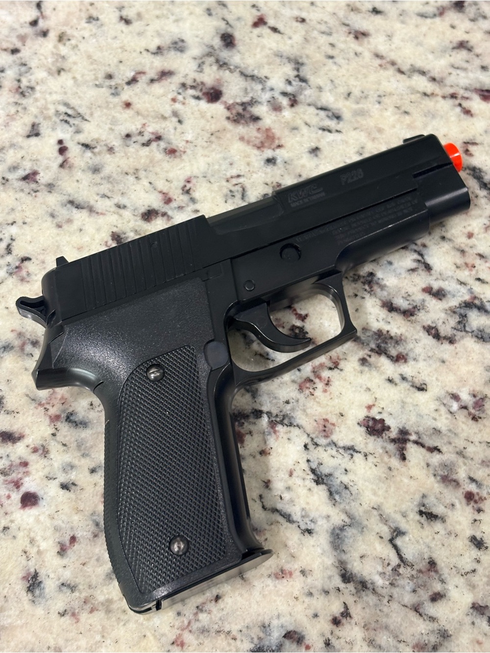 KWC CO2 Airsoft Pistol